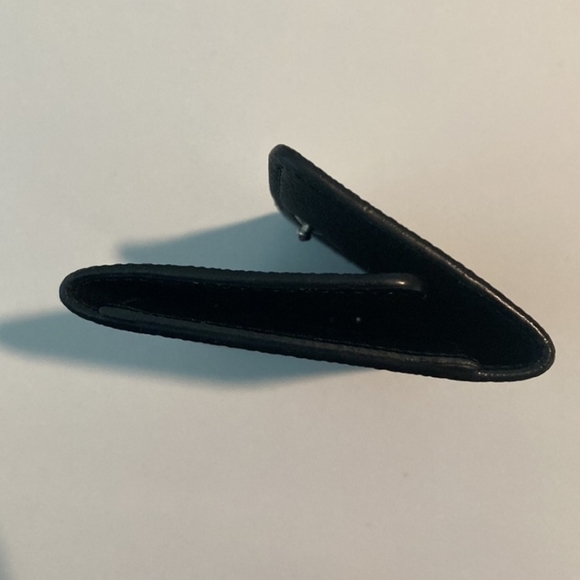 Louis Vuitton 6 Key Holder - Picture 4 of 4